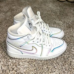 Womens size 7 nike air jordan 1 mid SE iridescent. In GREAT condition!